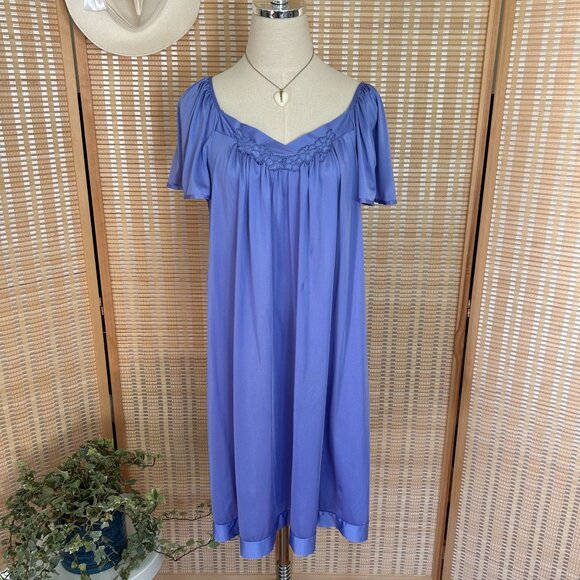 Vintage Purple Short-Sleeve Nightgown With Embroidered Neckline - Picture 10 of 10